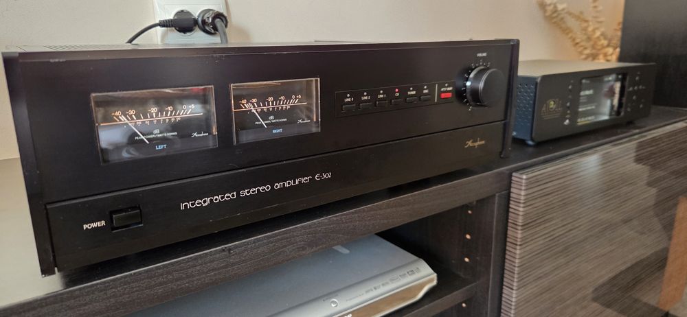 Усилвател Accuphase E 302