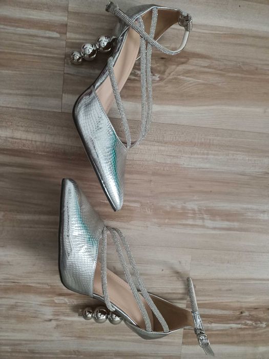 Pantofi cu strasuri argintii 40-41