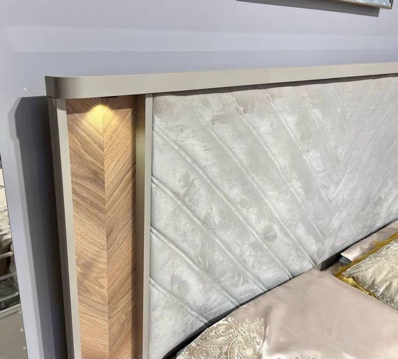 Продаю спальный гарнитур