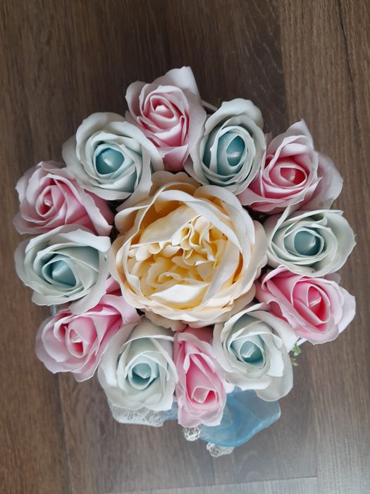 Vand aranjament trandafiri săpun