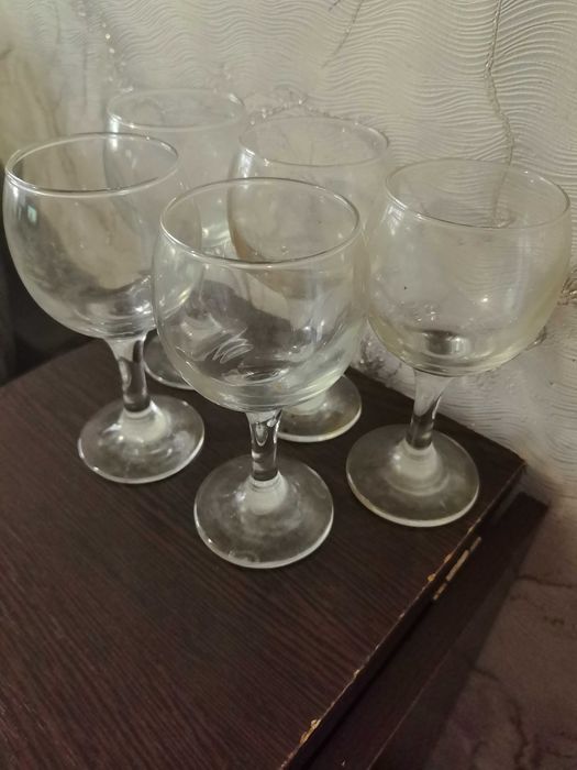 Бокалы под вино продам