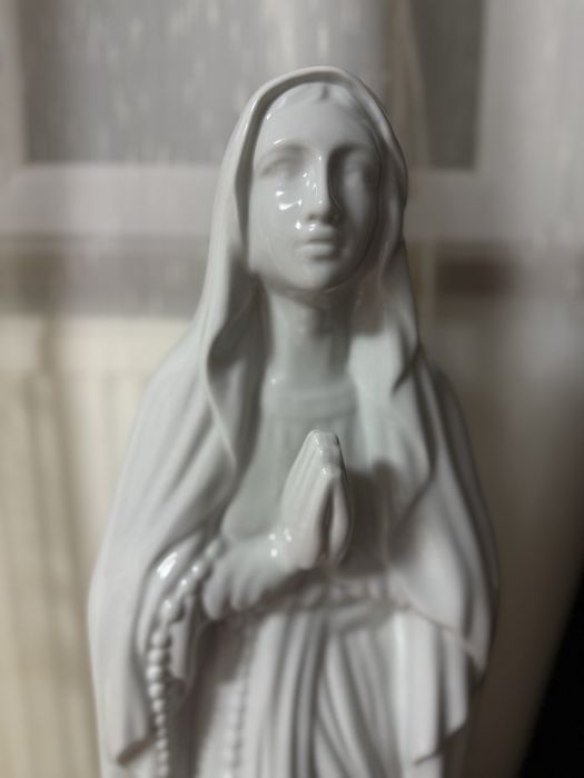 Statueta din portelan noua