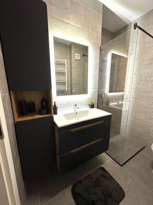 Set mobilier baie, lavoar si baterie Grohe