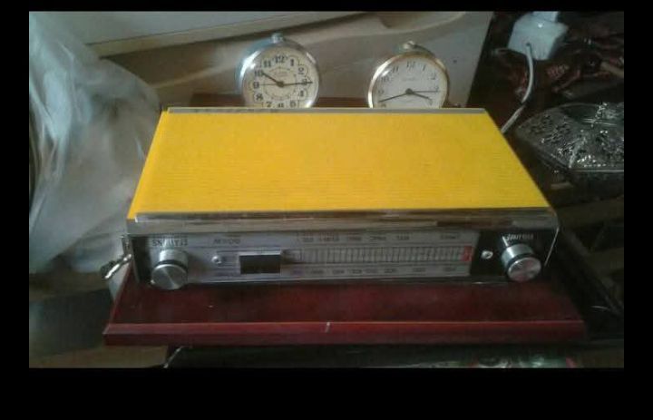 Radio plus două ceasuri