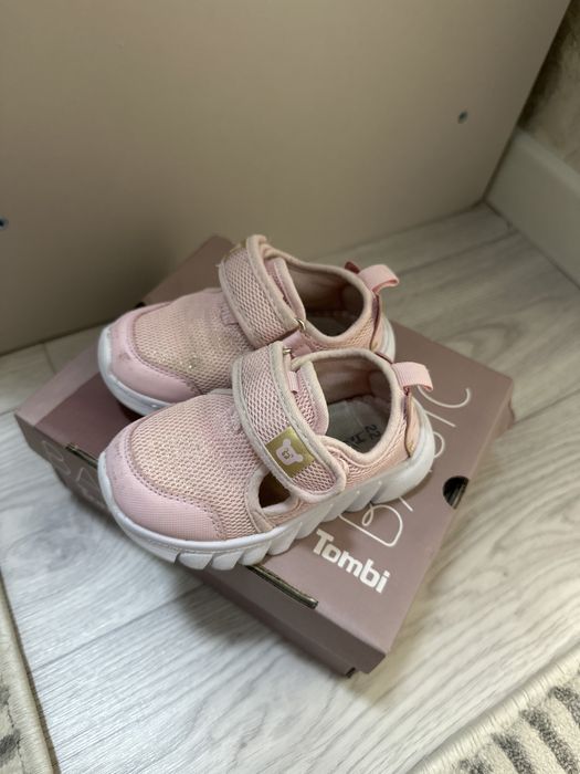 Кроссовки для девочки