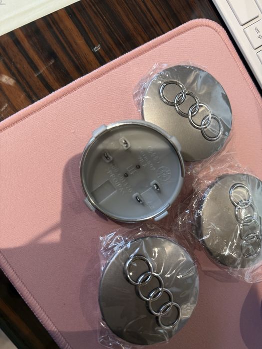 Set 4 capace jante aliaj roti Audi 60mm 4B061170