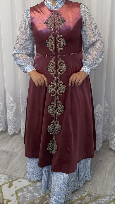 Қызыл бешпет+кәжекей,камзол,көйлек,бешпет
