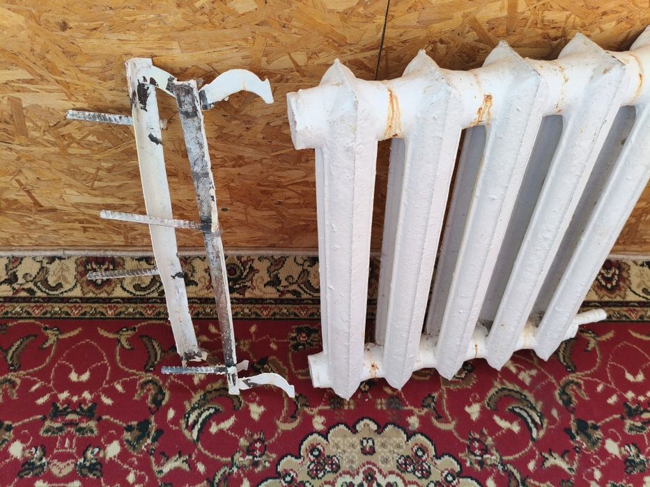 Продам чугуные батарей. 5 секции .