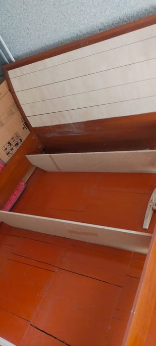 Двух спальная кровать.