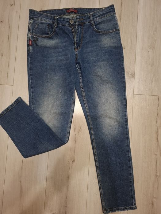 Продам джинсы женские