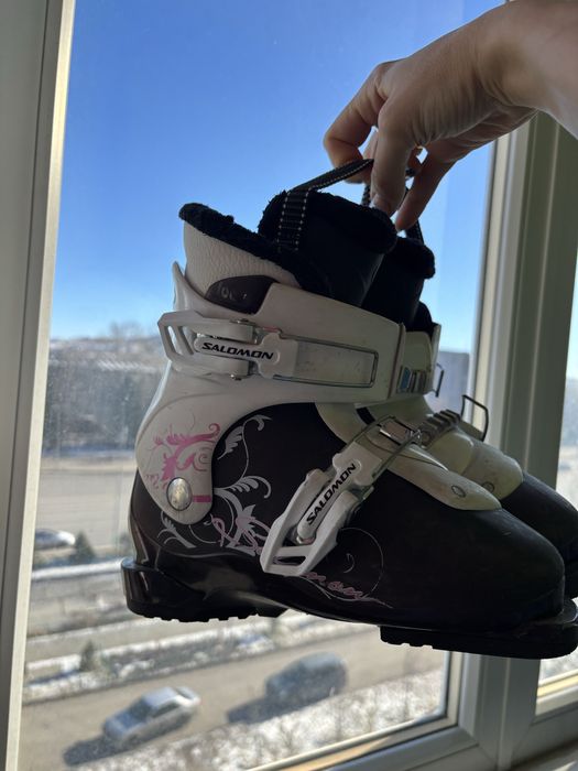 Продам лыжные ботинки детские