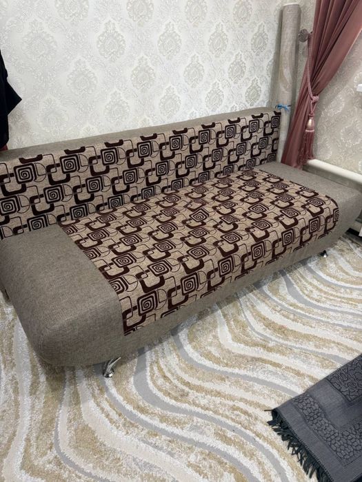 Продаю диван в отличном состояние