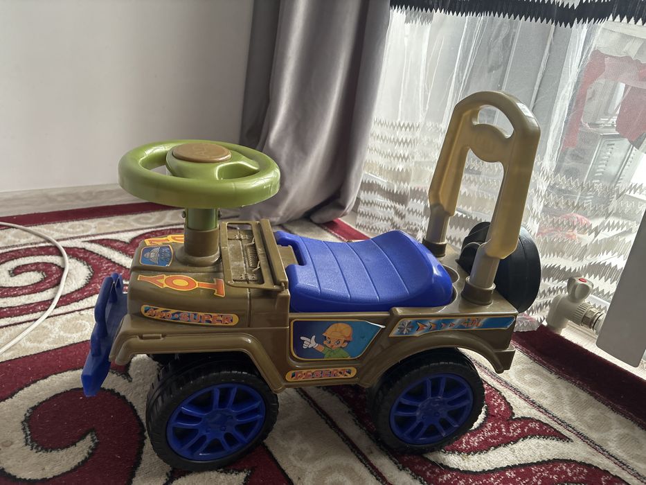 Детский толокар и велосипед