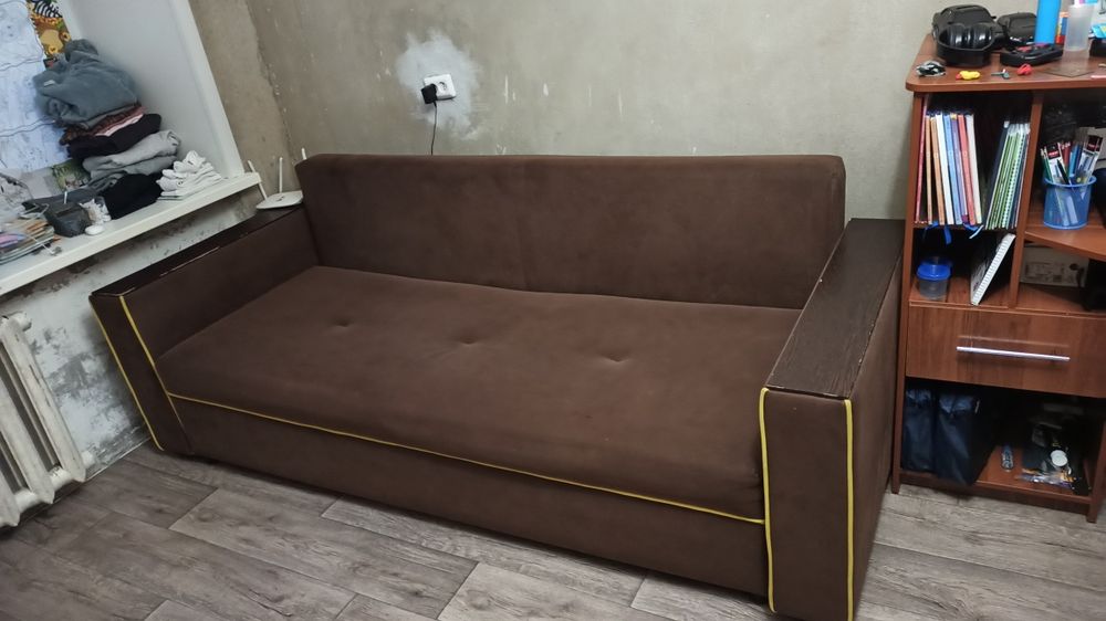 Продам диван срочно