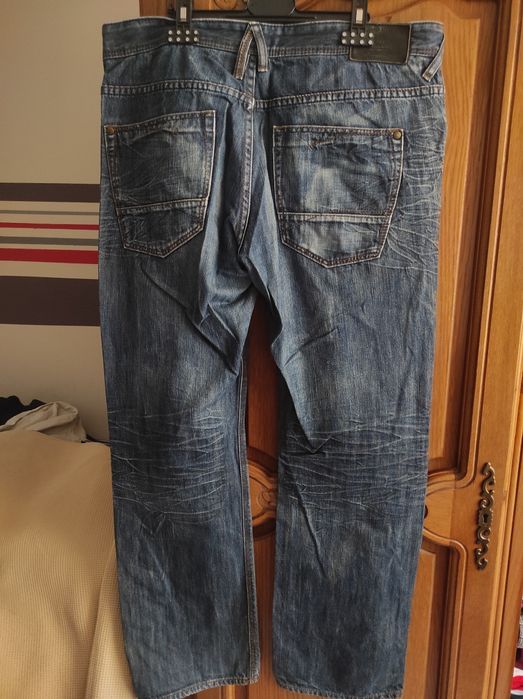 Pantaloni tip blugi, modele diferite, marimi si culori diferite
Modele