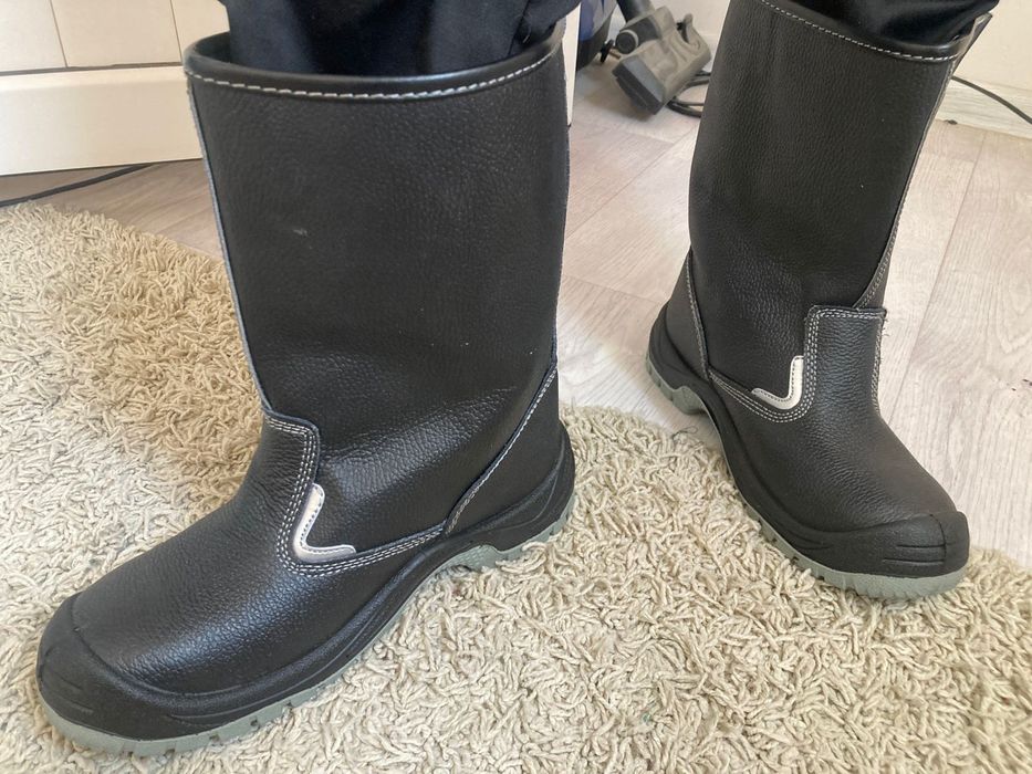 Спецовка и сапоги