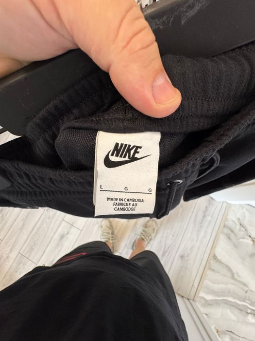 Pantaloni nike tech mărimea M și L