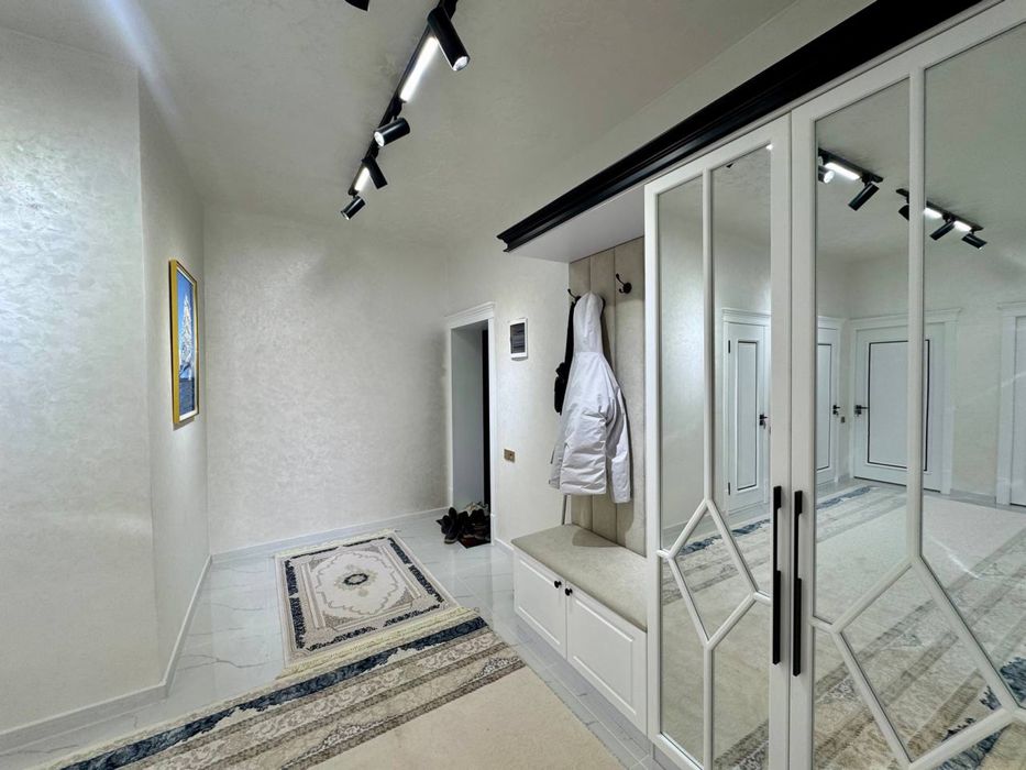 Продаётся 3-комнатная квартира в новостройке.