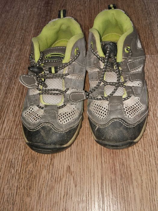 Кроссовки фирменные