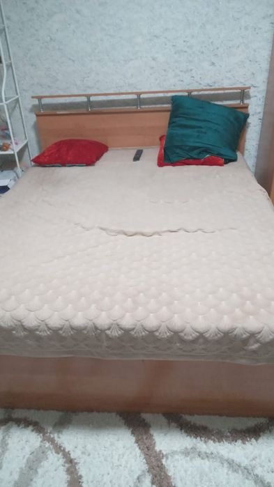 Продам спальный гарнитур