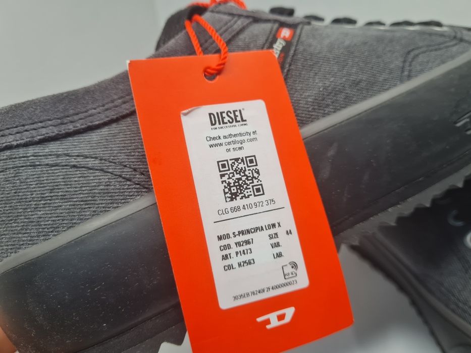 Кецове Diesel S-Principal Low

Чисто нови с кутия. 

Размер 44 стелка