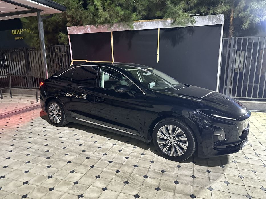 Hongqi e-qm5 500km