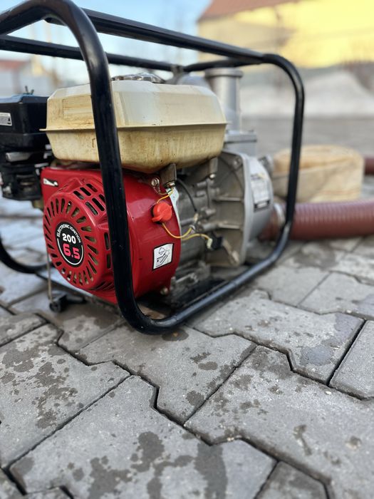Помповый водяной насос бензиновый