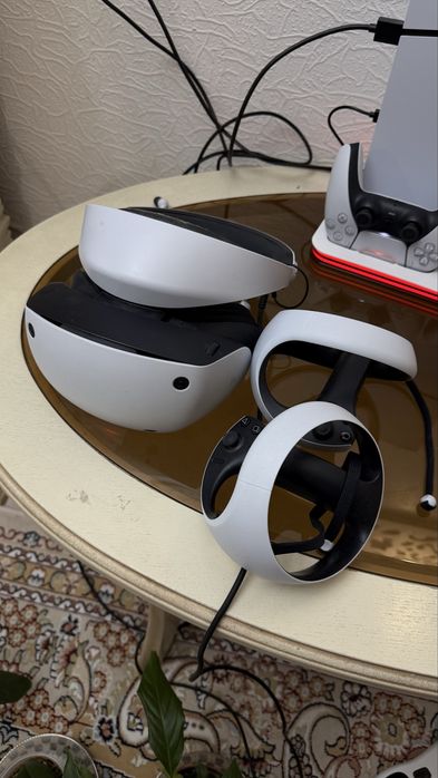 Продаются VR-очки для PlayStation 5.