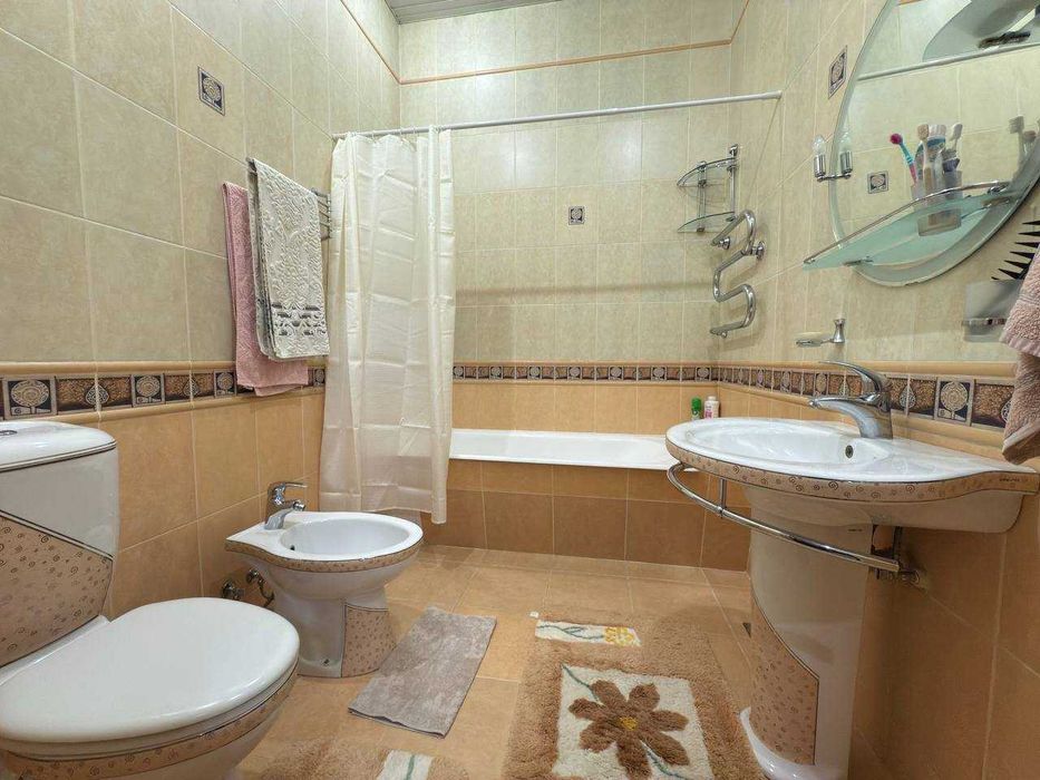 Продается авторский дом с участком Домбрабад SH83