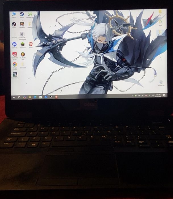 Laptop cu touch screen DELL