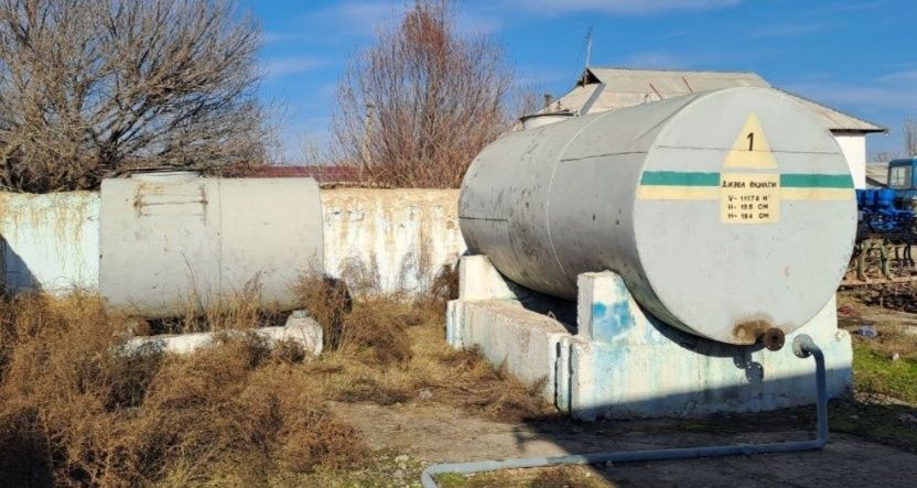 Нефт махсулотлари сақлаш учун 11.5 хамда 3.5 тонн хажмдаги  ёмкост