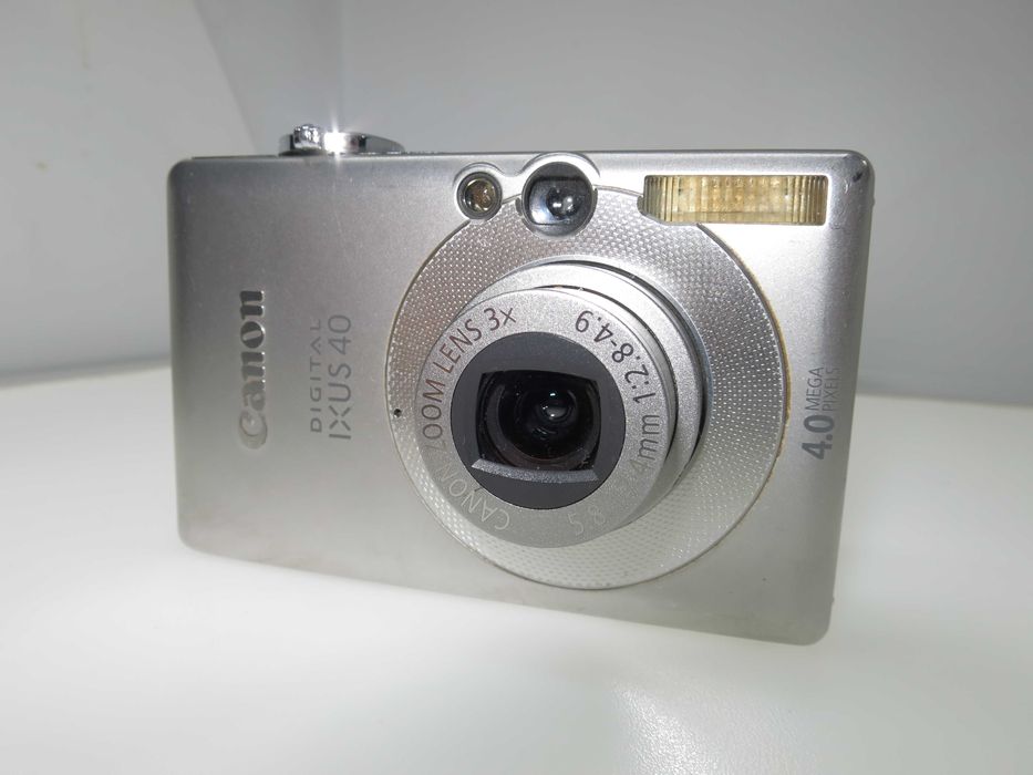 Canon IXUS 40 компактен фотоапарат цифрова камера работи отлично