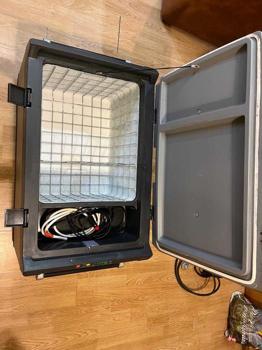 Vand frigider Waeco 80 litri , 12V/24V/220V.Congeleaza pana la -18 C.