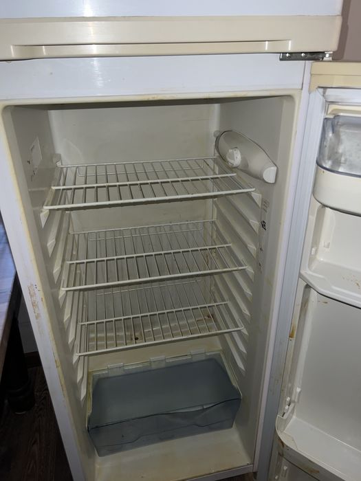 Холодильник рабочий продается Beko