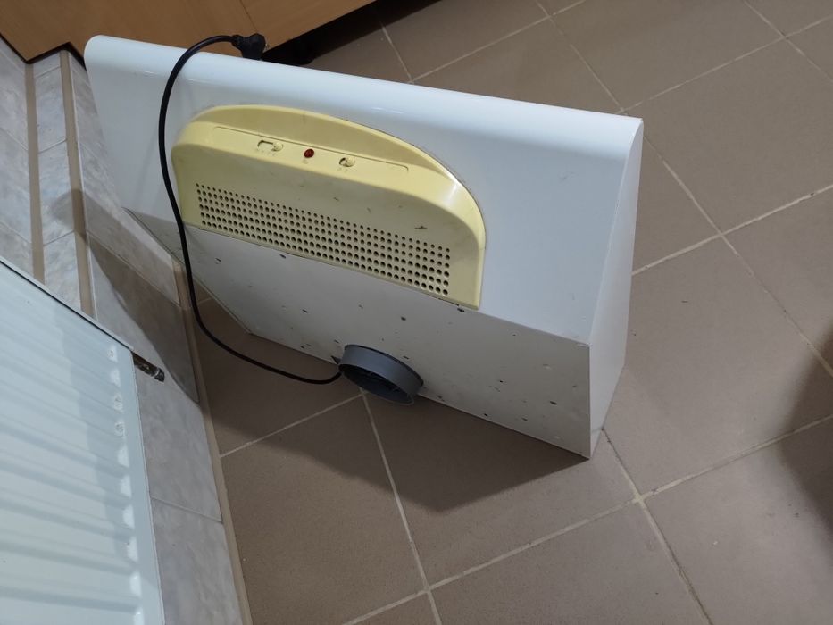 Hota cu evacuare in sus sau in spate si cu functie de recirculare