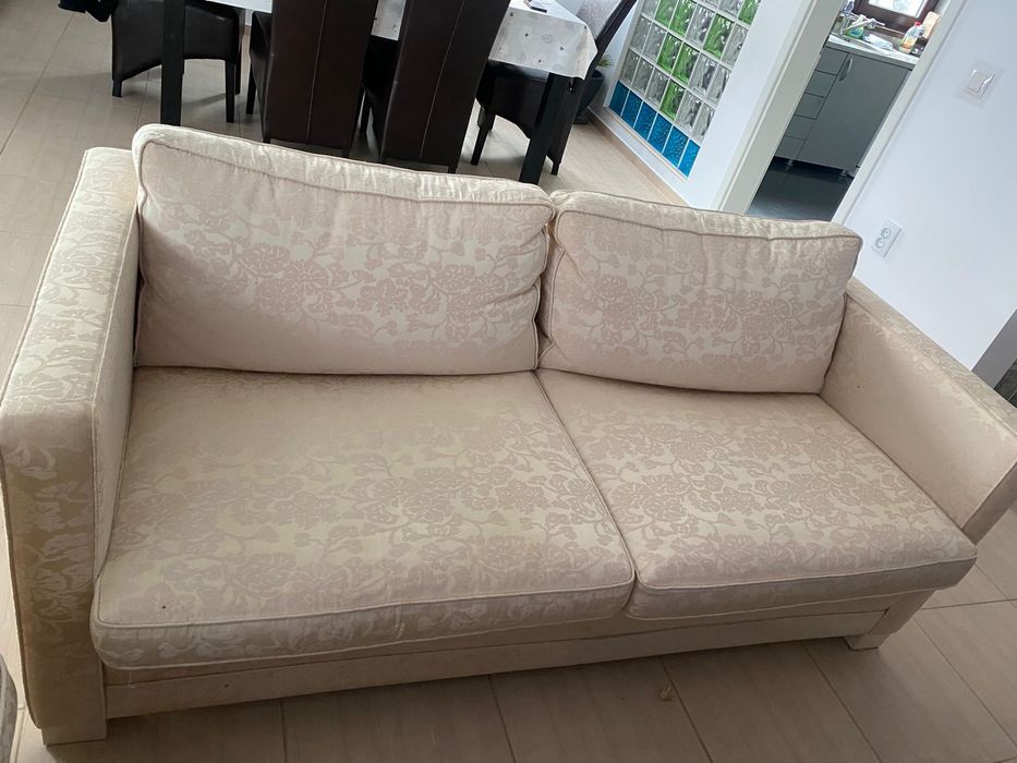 Canapele de vânzare