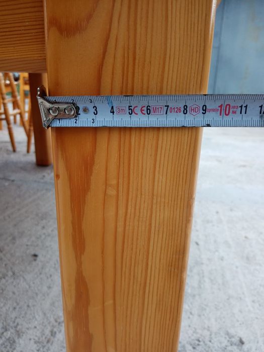 Продавам масивни маси от дърво и столове