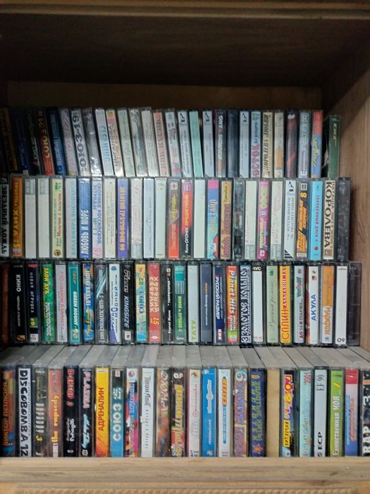 Коллекция аудиокассет.