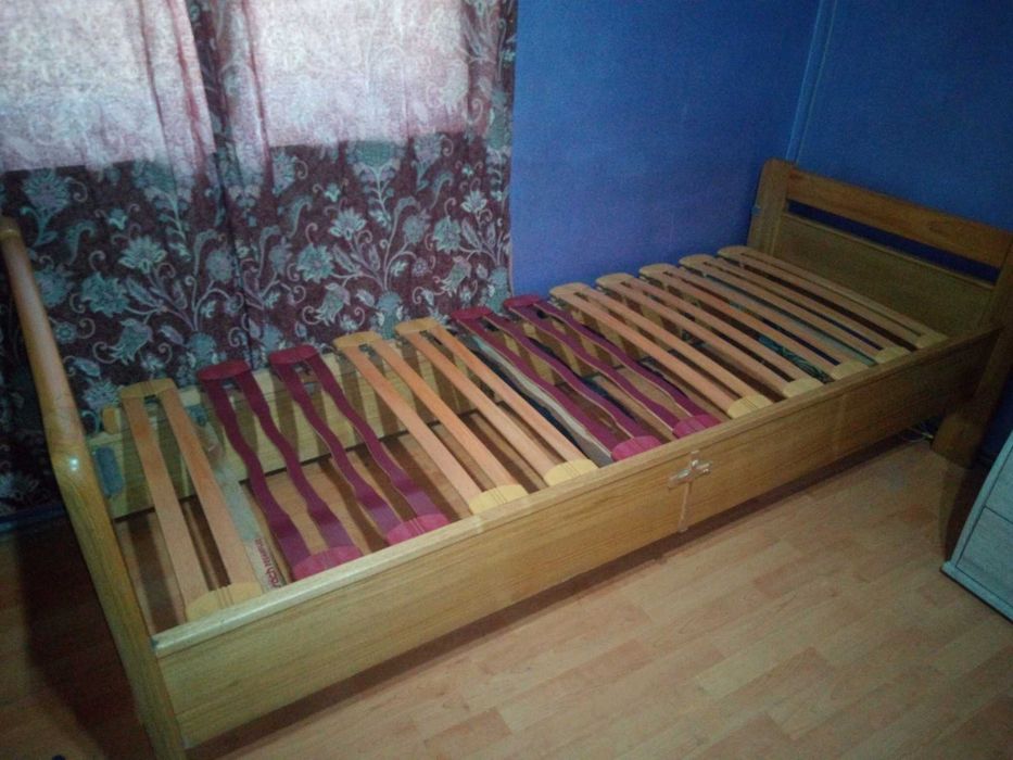 de  vanzare    pat    pentru  1-  persoane !!!