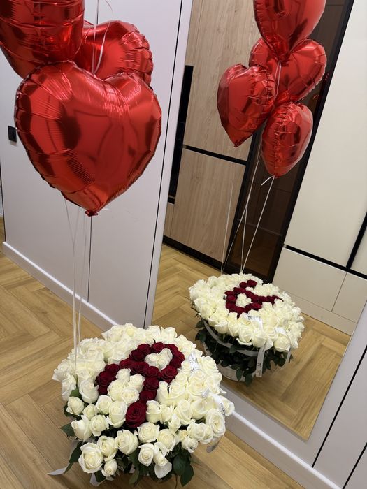 Цветы Алматы б/у с шариками 15.000