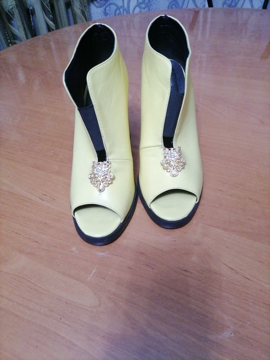 Туфли с открытым носком