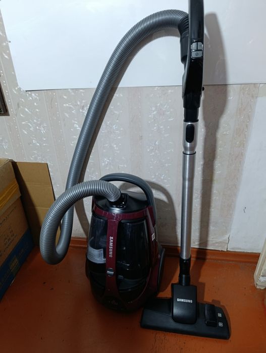 Продам мощный пылесос Samsung