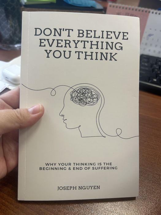 Книга don't believe everything you think на англиском