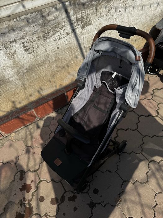 Продам прогулочную коляску