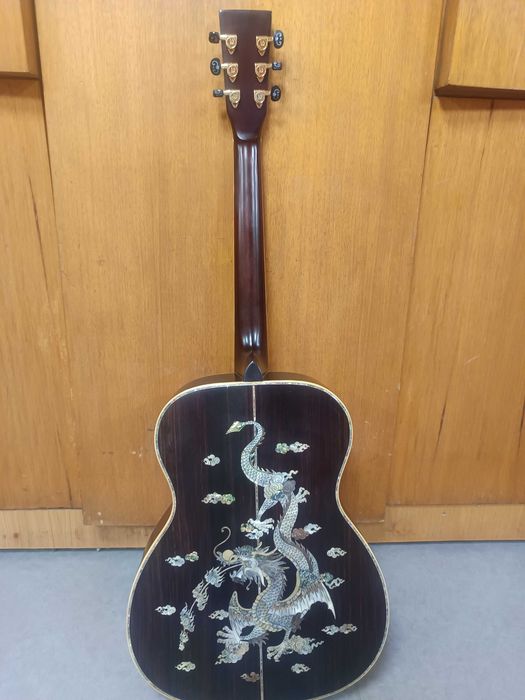 Продавам лютиерска акустична китара - прекрасна