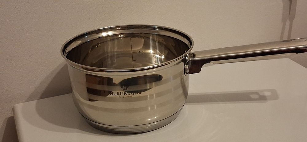 Oala sos 2L +  set cutite si decojitor