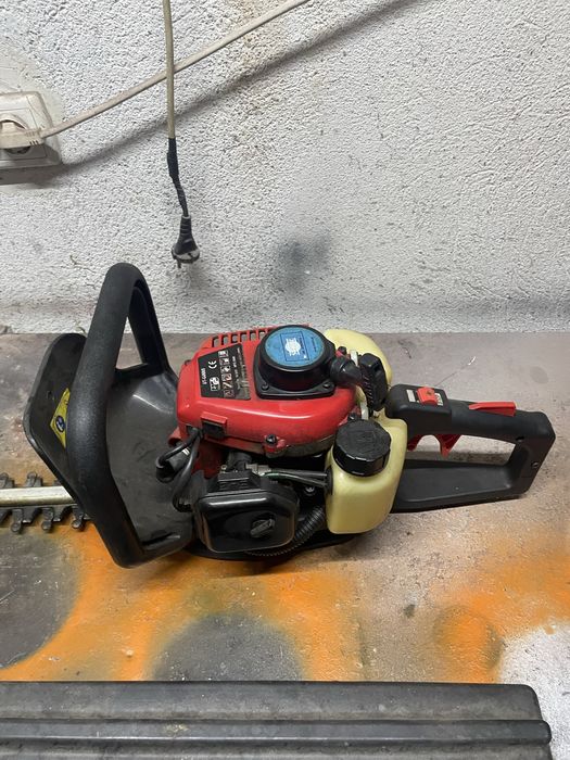 Masina tuns gard viu pe benzina