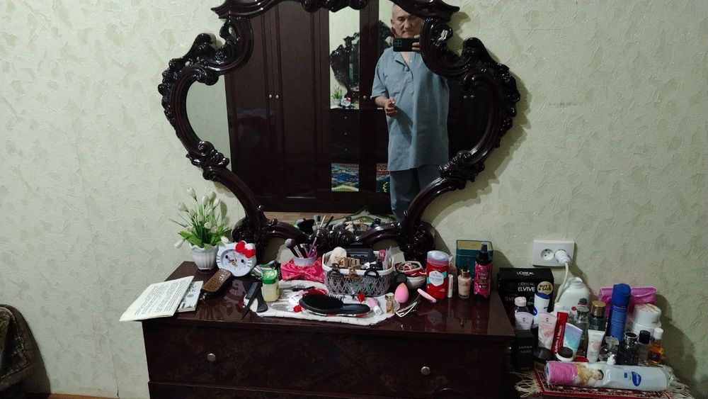 Продаётся спальный гарнитур