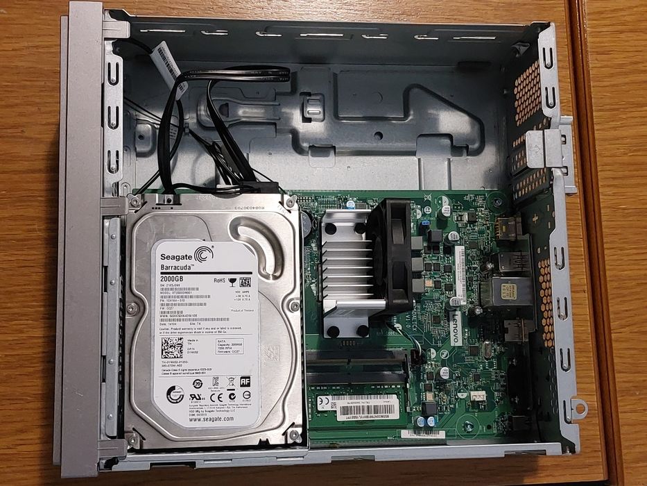 Mini PC Lenovo Ryzen 5 3500U 2,1Ghz/3,7Ghz, 8GB, 512GB+2TB, Vega 8 2GB