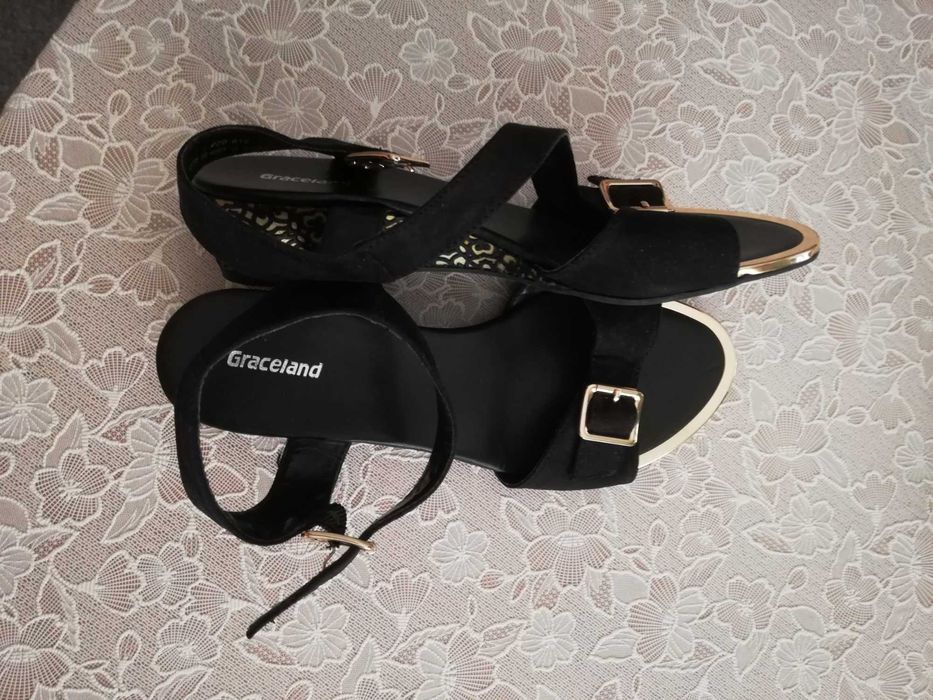 Нови дамски сандали Graceland.